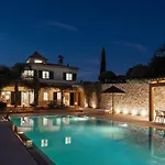 Luso W/ Heated Pool - Spacious & Peaceful 4* مونكاراباشو